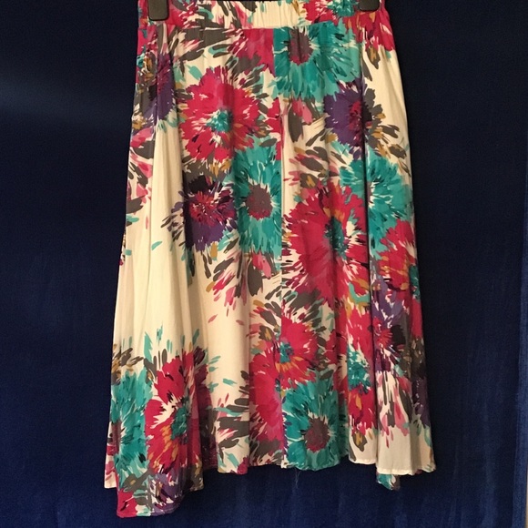 Old Navy Dresses & Skirts - 3 For $15 Old Navy White Floral Print Midi Skirt